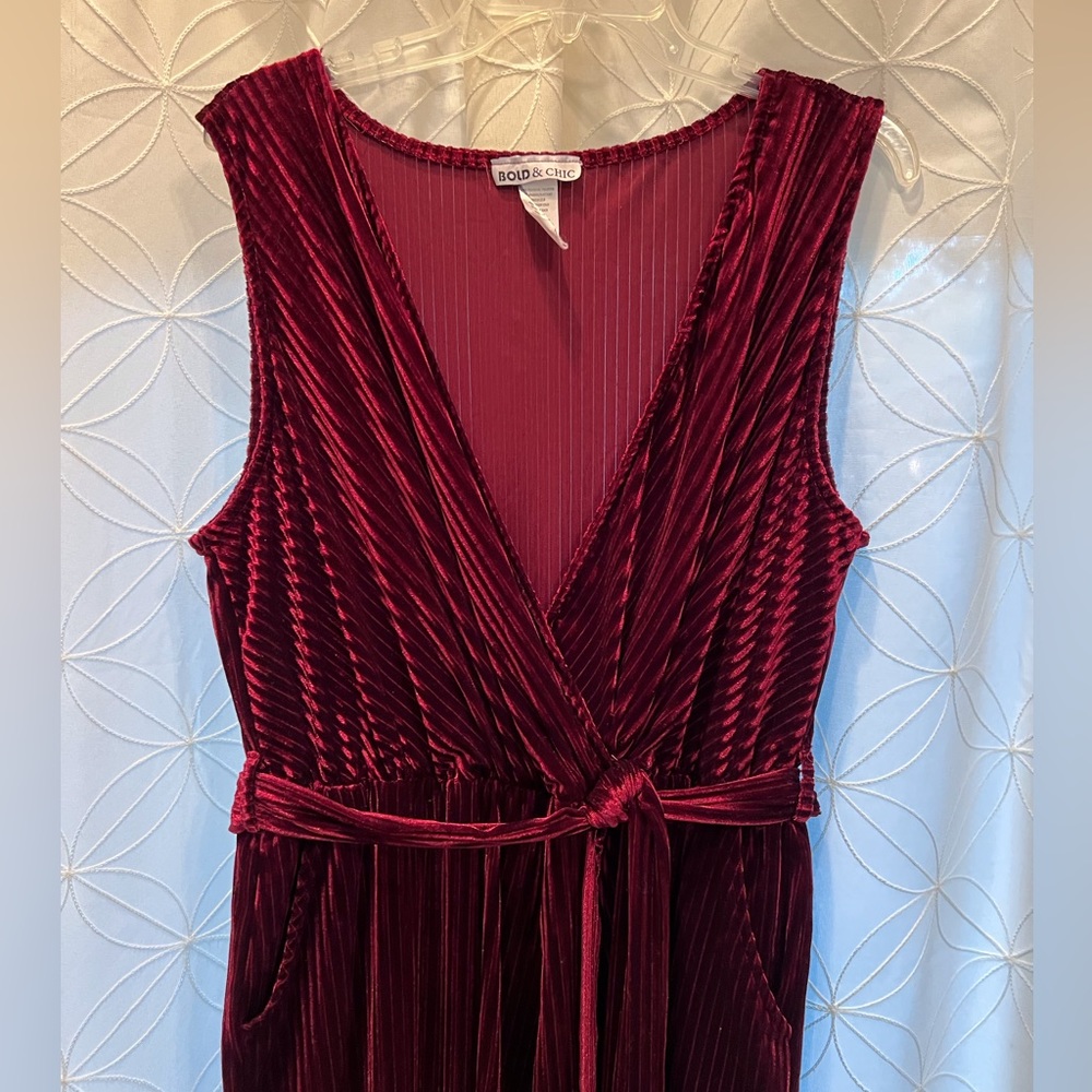 Bold & Chic sleeveless jumpsuit with pockets, size 3X